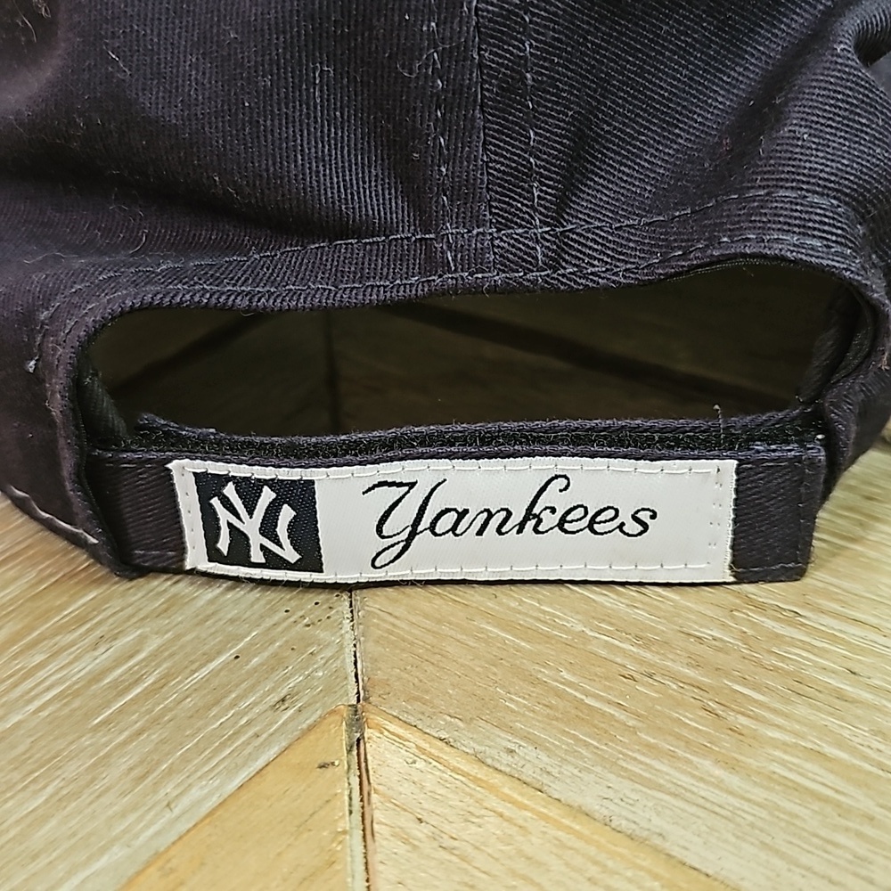 New Era 9FORTY New York Yankees Hat. - Picture 5 of 8